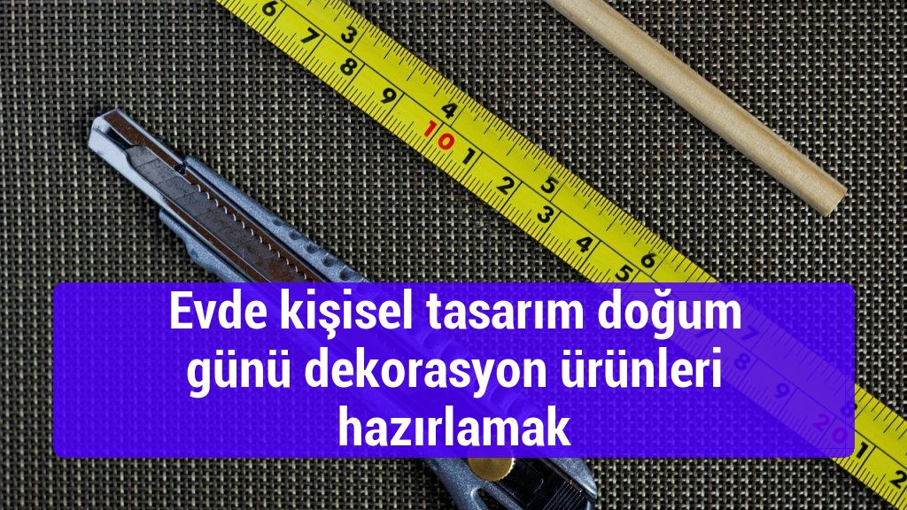 Evde kişisel tasarım doğum günü dekorasyon ürünleri hazırlamak