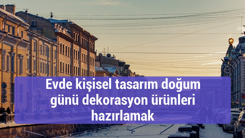 Evde kişisel tasarım doğum günü dekorasyon ürünleri hazırlamak